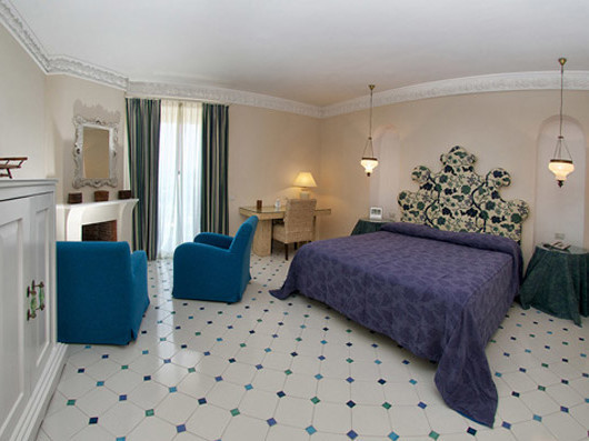 Early booking in Sorrento with balcony seaview